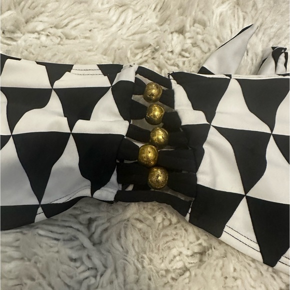 - New geometric design bikini medium - Picture 2 of 5